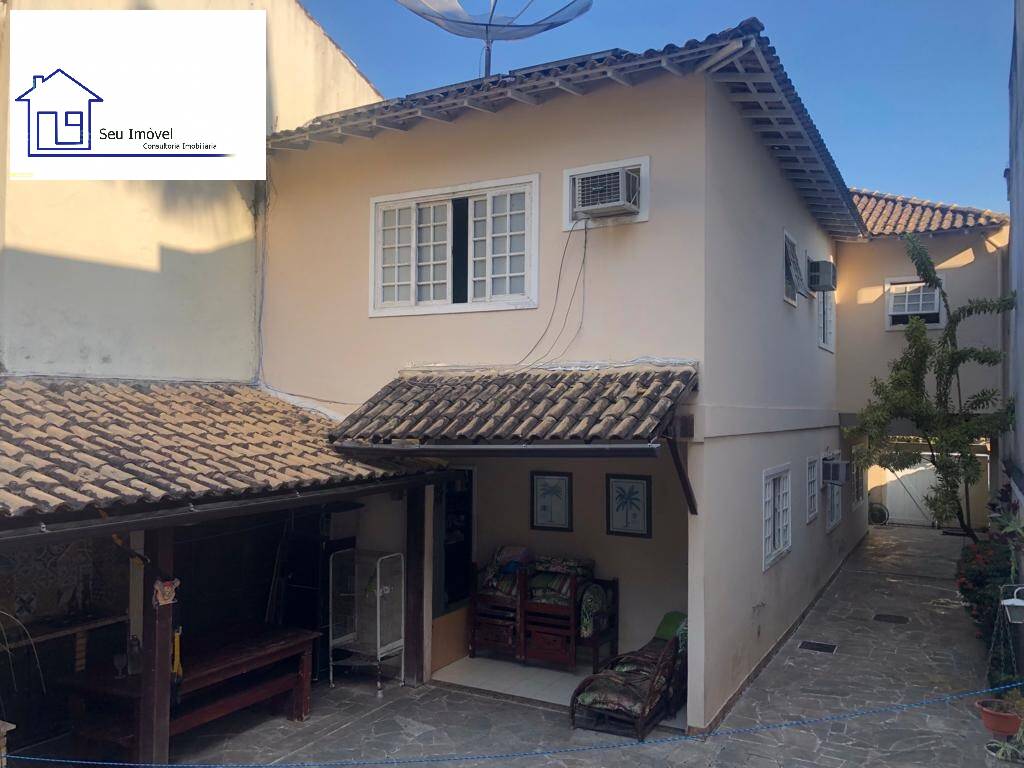 Casa à venda com 4 quartos, 200m² - Foto 2