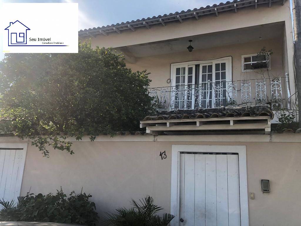 Casa à venda com 4 quartos, 200m² - Foto 1