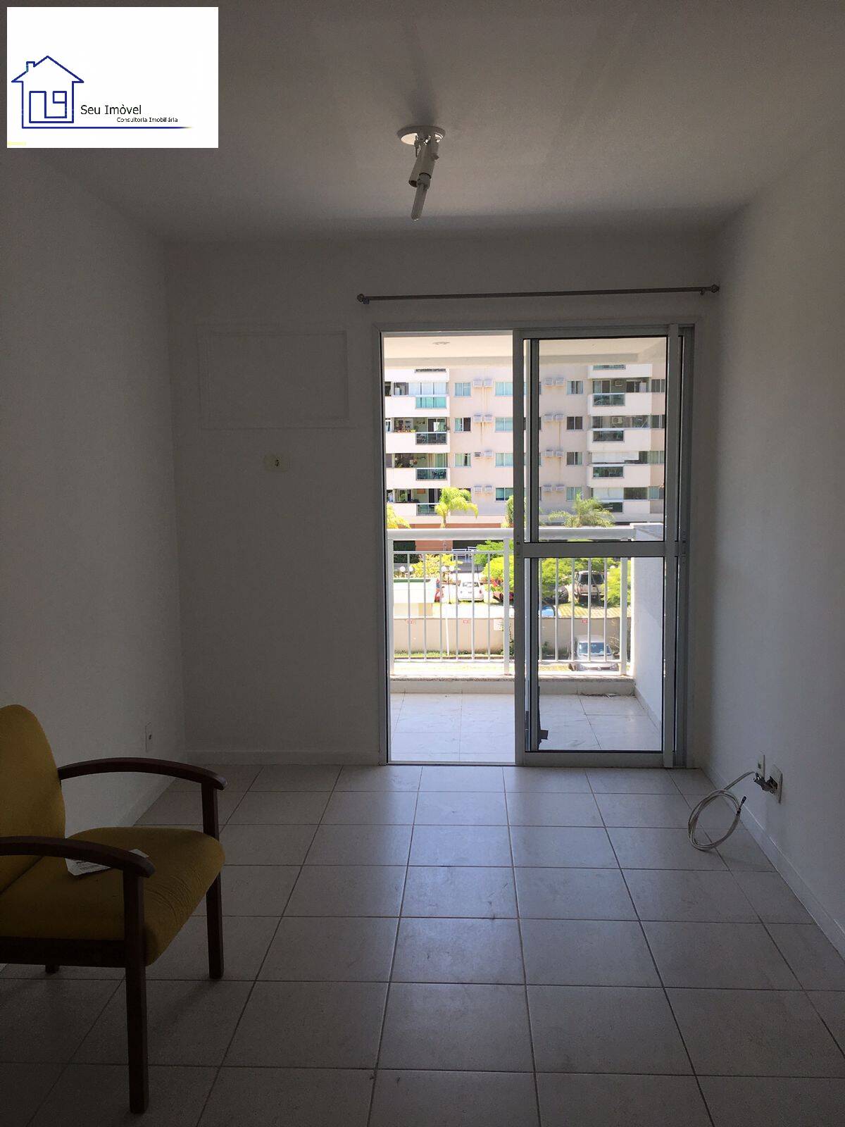 Apartamento à venda com 2 quartos, 65m² - Foto 2