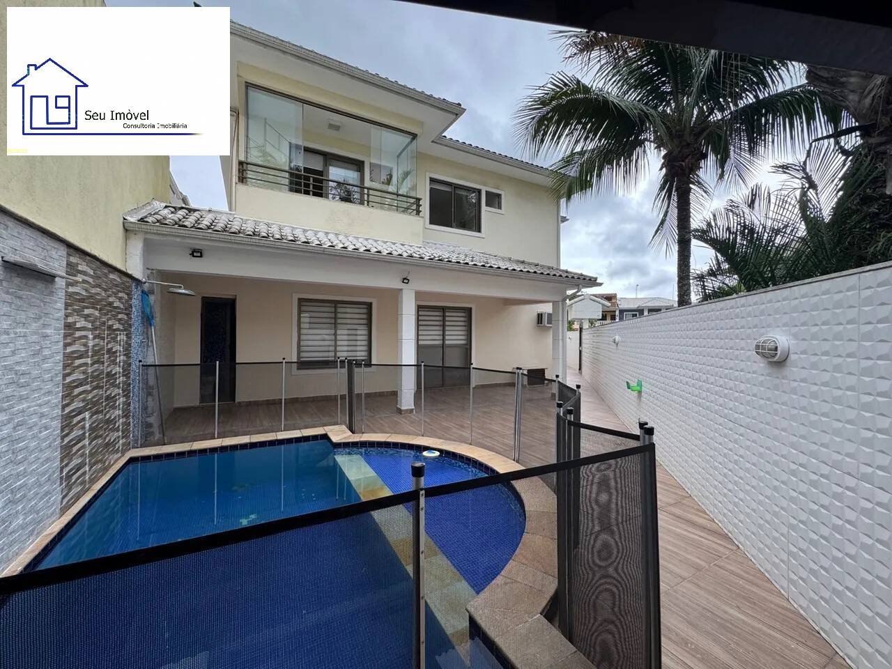 Casa para alugar com 5 quartos, 270m² - Foto 1