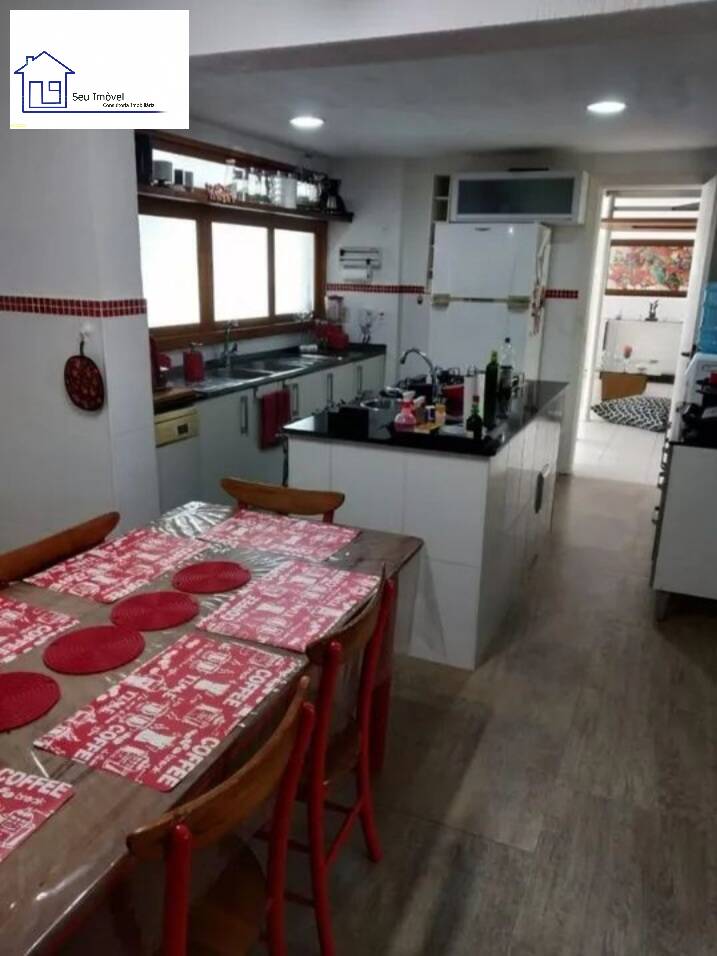 Casa para alugar com 6 quartos, 320m² - Foto 12